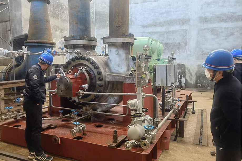 Xylene bottom pump